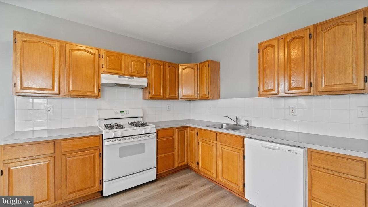 203 S Springfield Rd #17 - Photo 5 of 19