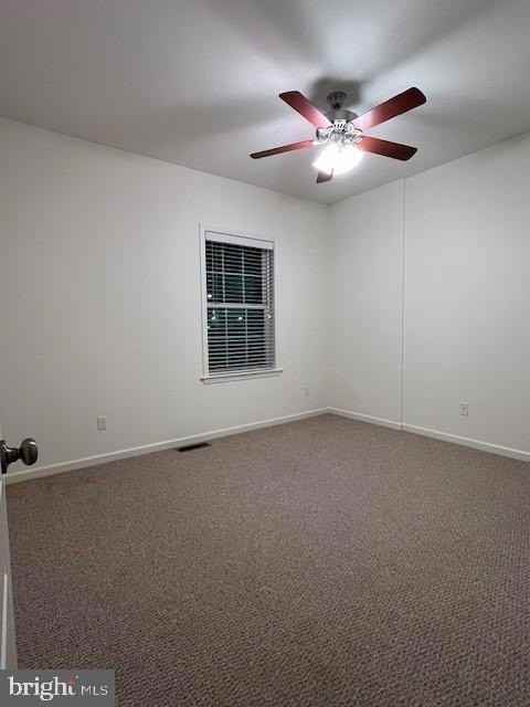 570 Hometowne Ter - Photo 3 of 15