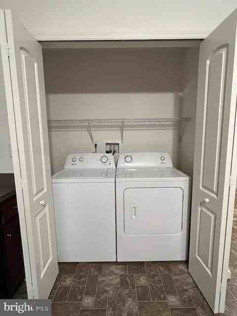 570 Hometowne Ter - Photo 5 of 15