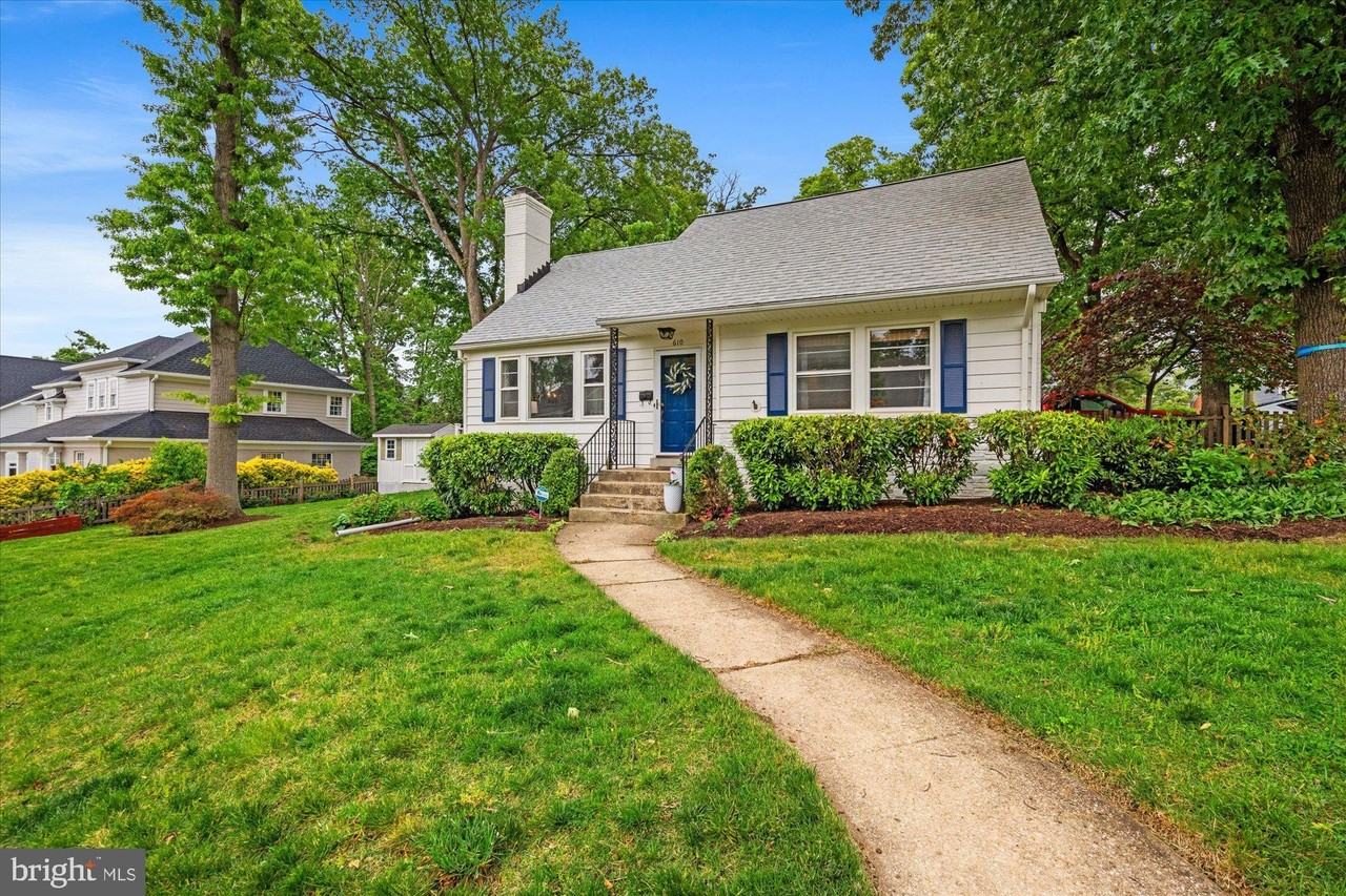 610 Crestwood Dr - Photo 2 of 40