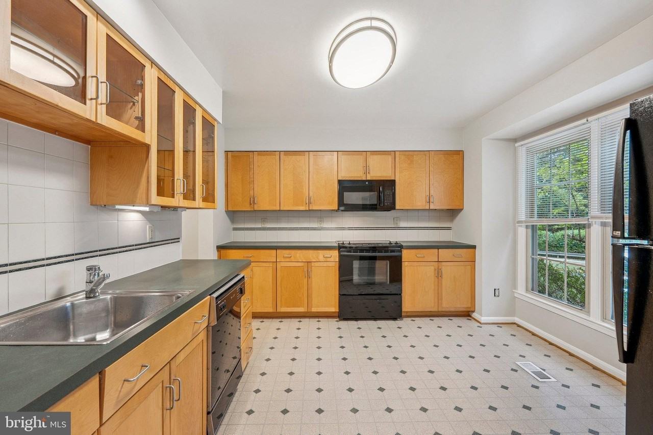 2917 Village Spring Ln - Photo 4 of 37