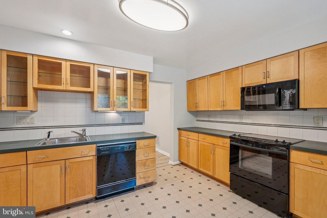 2917 Village Spring Ln - Photo 5 of 37