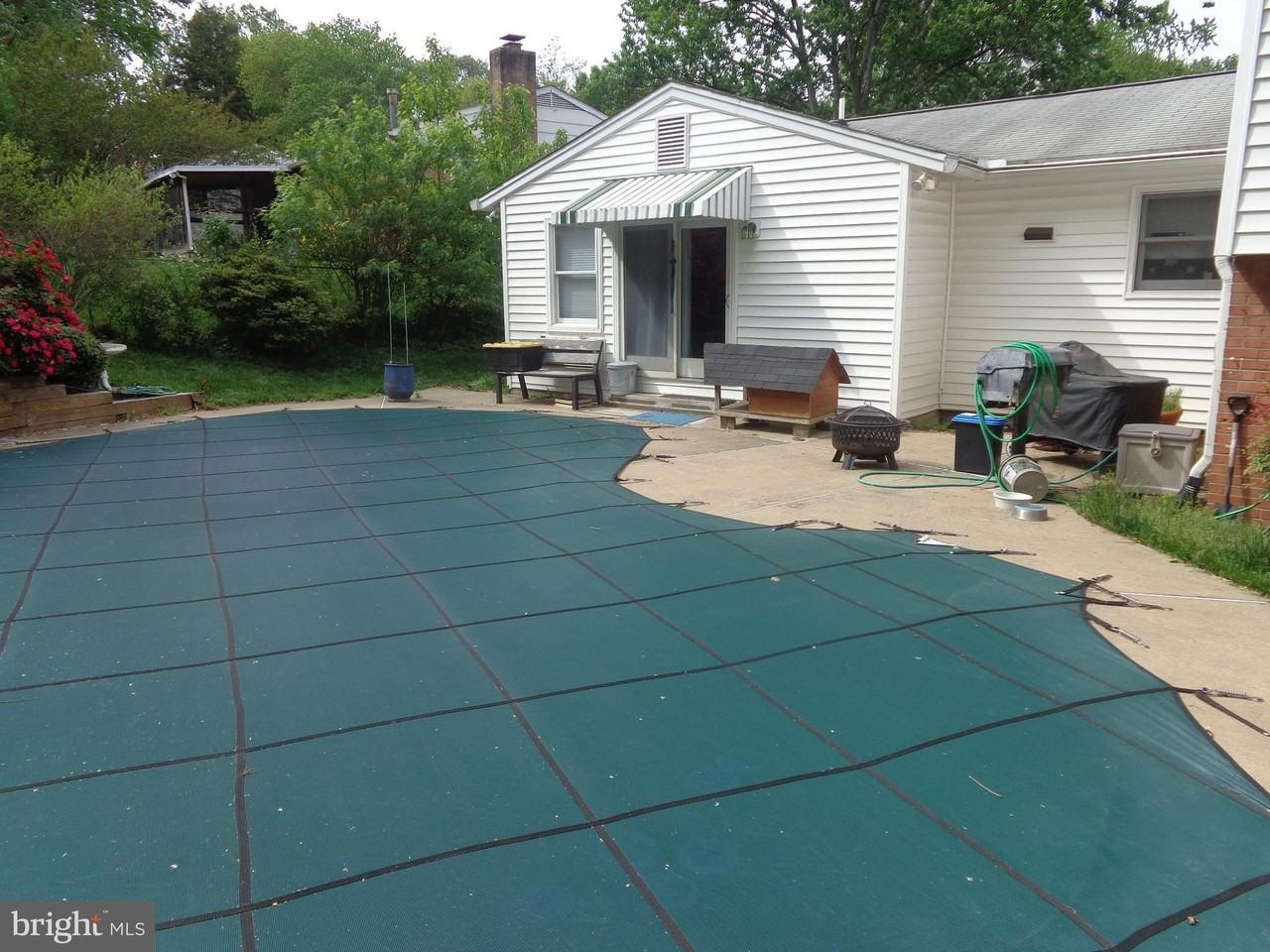 7011 Hadlow Dr - Photo 4 of 36