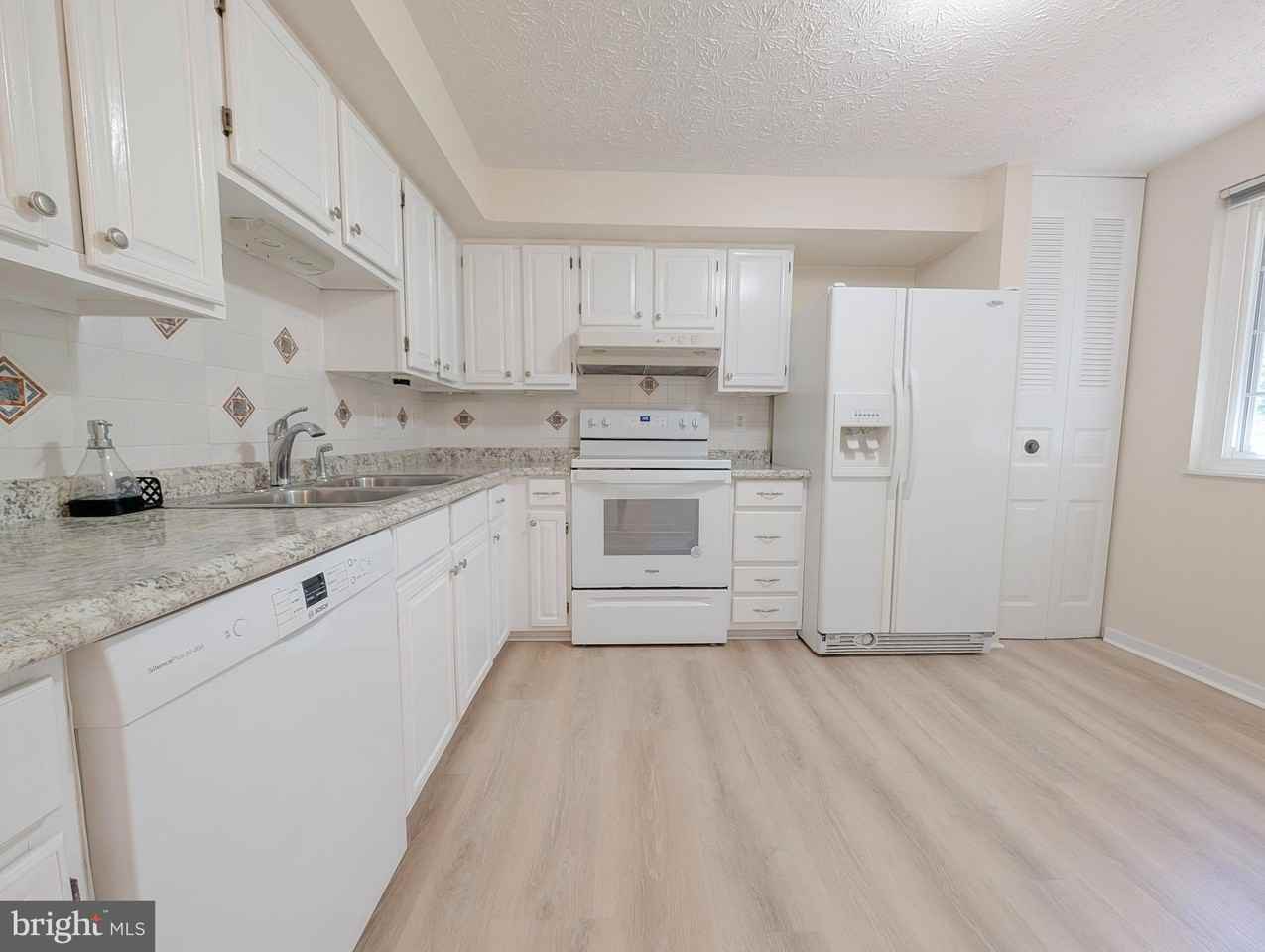 7993 Tyson Oaks Cir - Photo 5 of 23