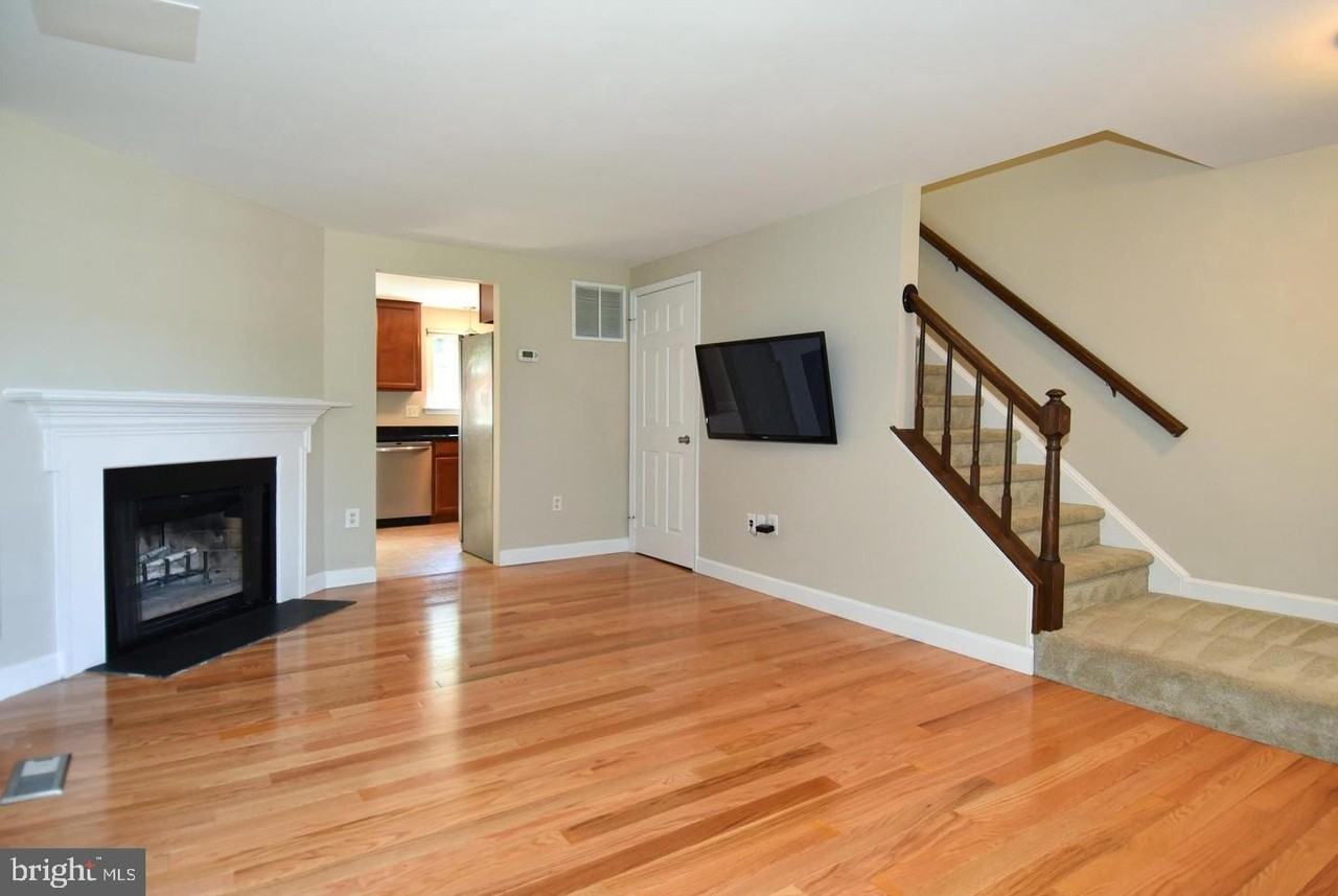 27 Marian Ct - Photo 4 of 36