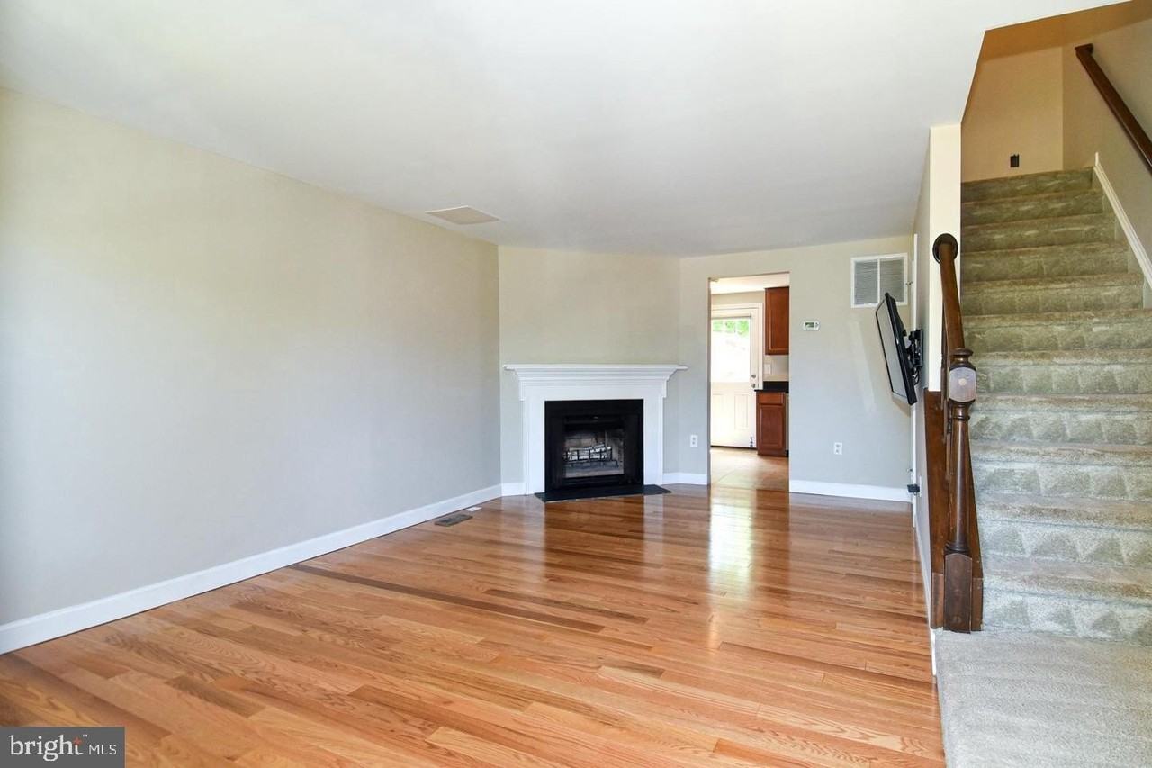 27 Marian Ct - Photo 5 of 36