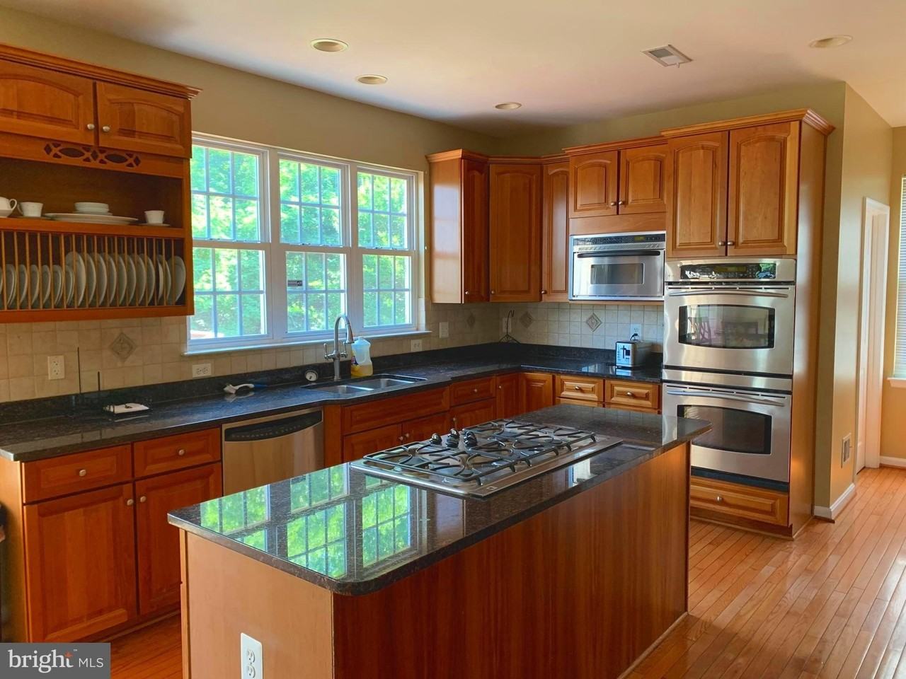 17090 Anns Brook Ct - Photo 5 of 21