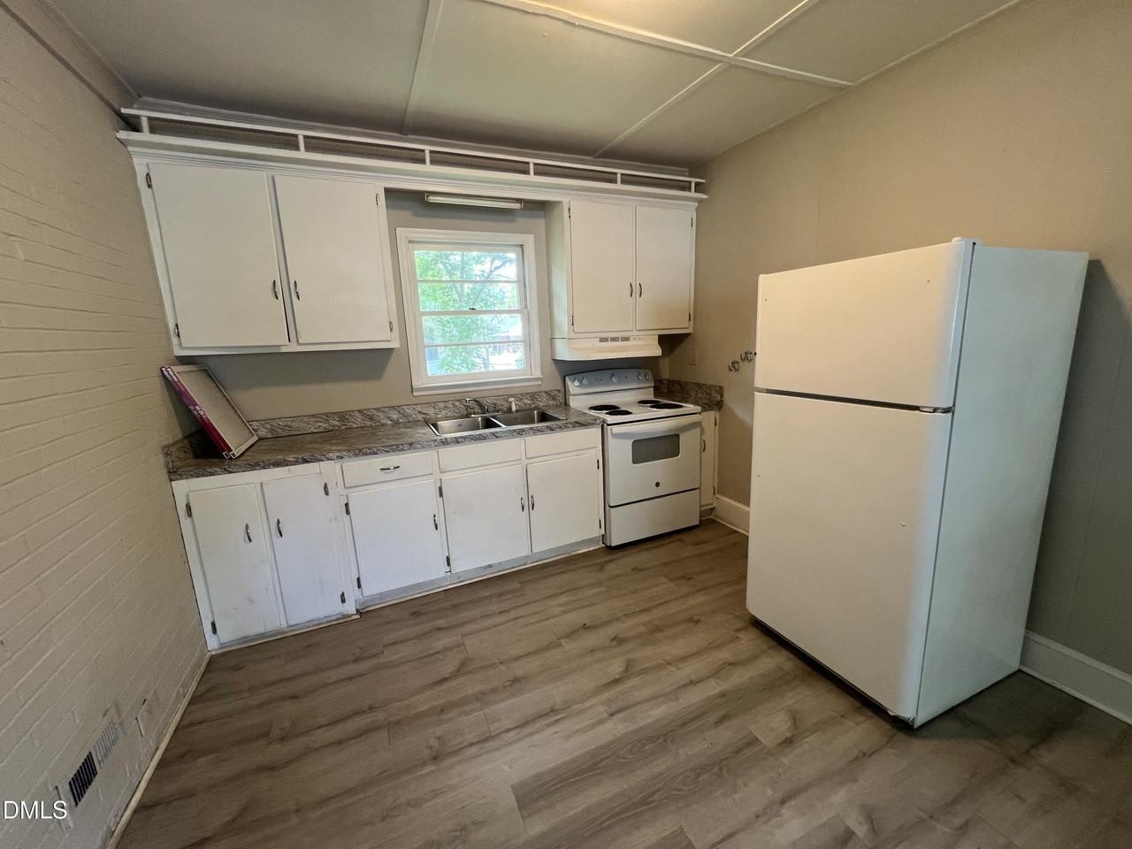 102 1/2 Ford Cir - Photo 3 of 5