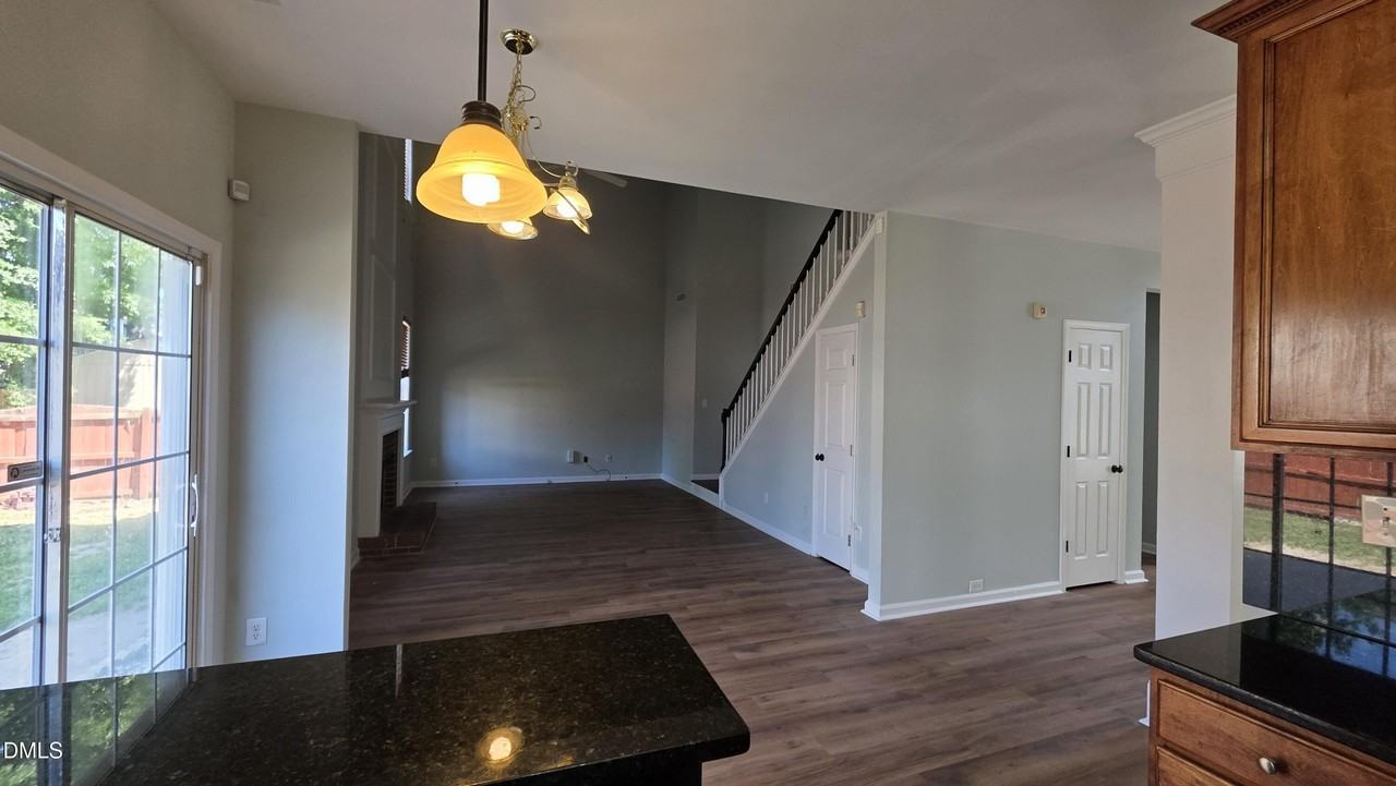 5417 Keowee Way - Photo 6 of 19