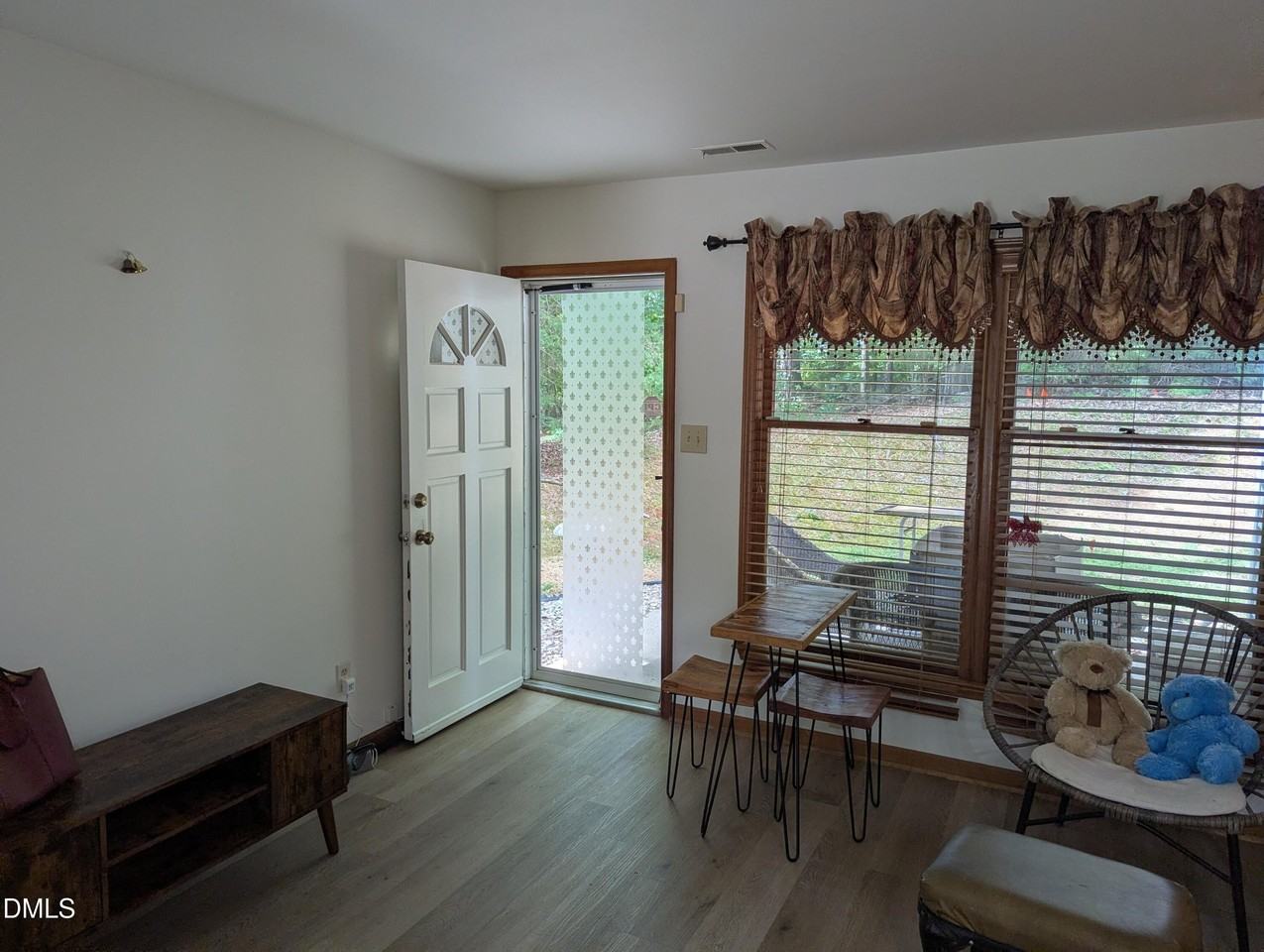 24 Georgetown Ct - Photo 3 of 16