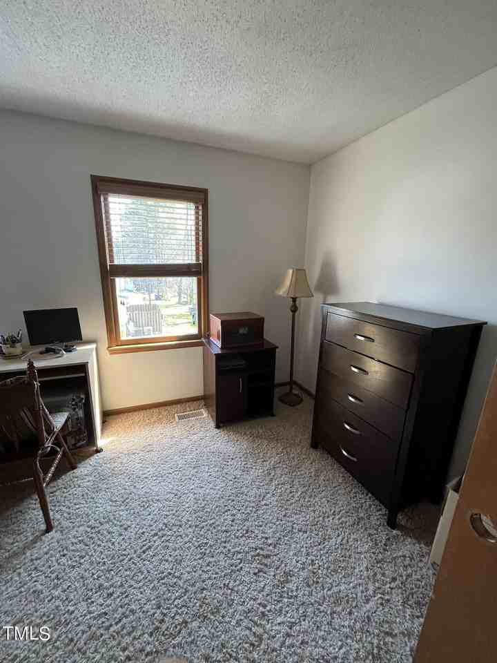 24 Georgetown Ct - Photo 7 of 16