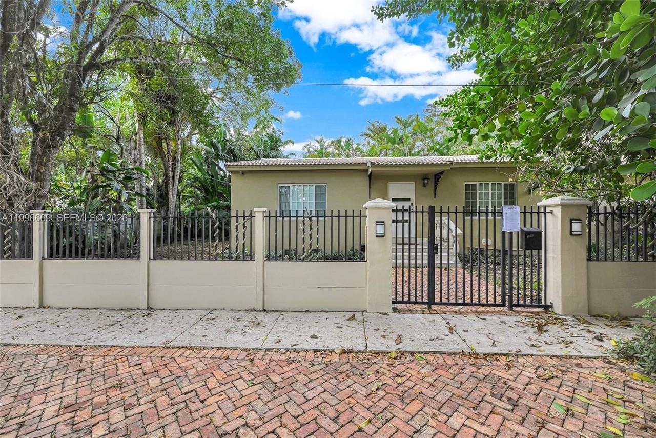3040 Lucaya St - Photo 6 of 26