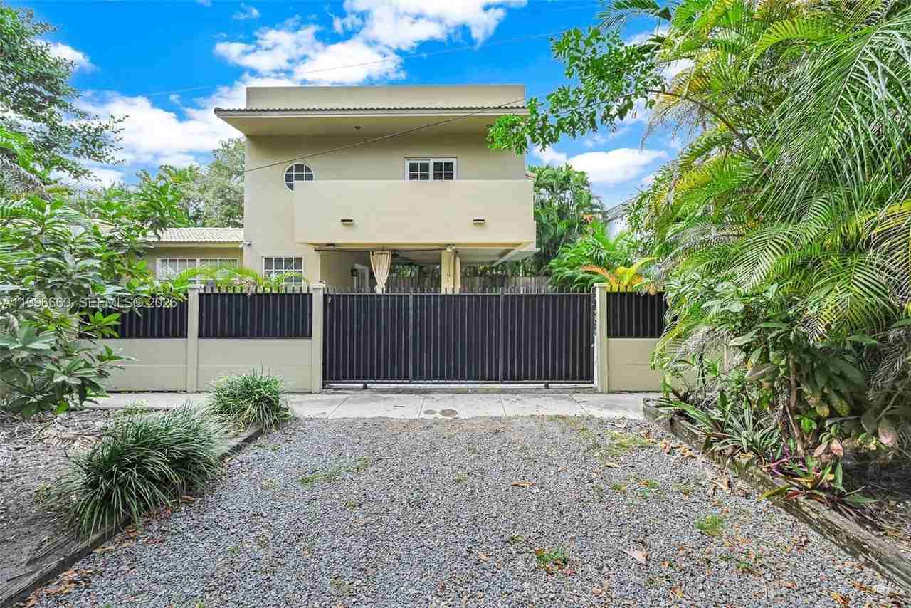3040 Lucaya St - Photo 7 of 26