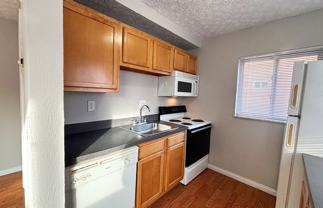 Lowell 555 - Photo 1 of 1