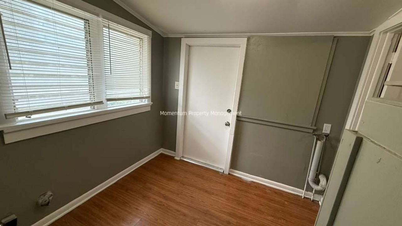 8118 N Alaska St - Photo 7 of 13