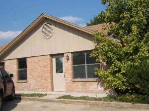 320 Station St #101