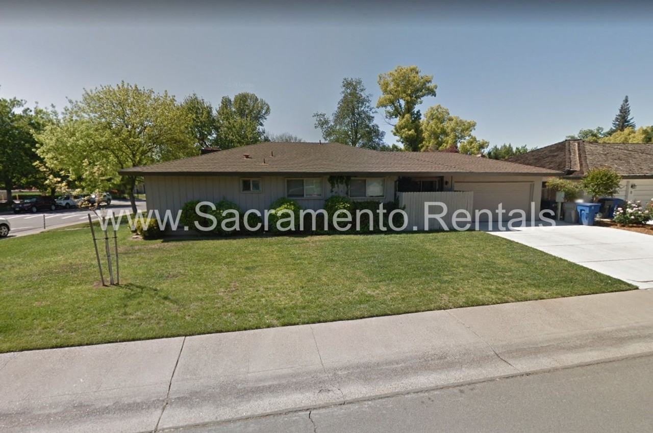 2637 Latham Dr - Photo 2 of 34