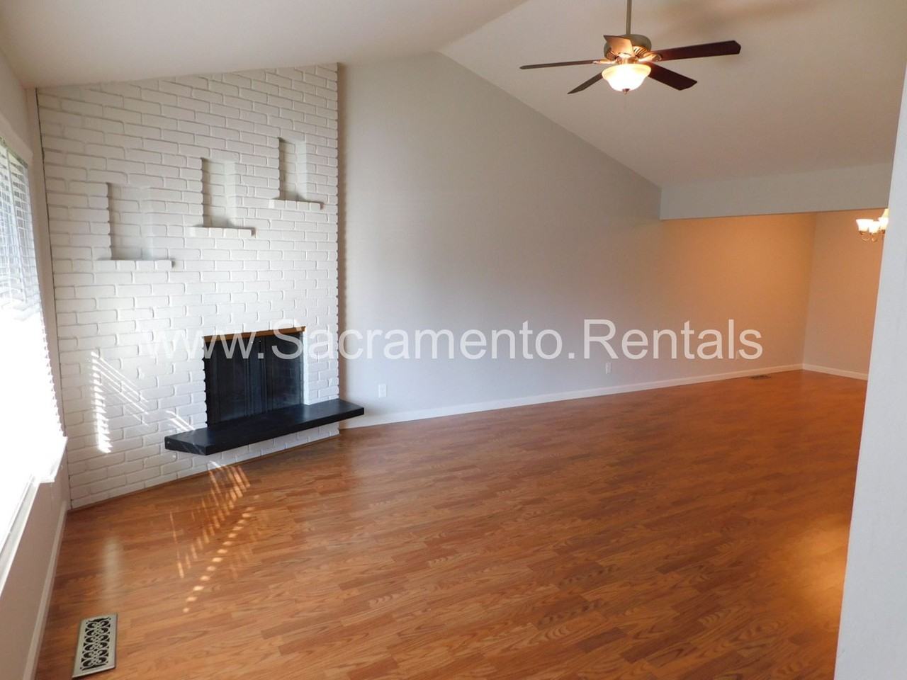 2637 Latham Dr - Photo 6 of 34