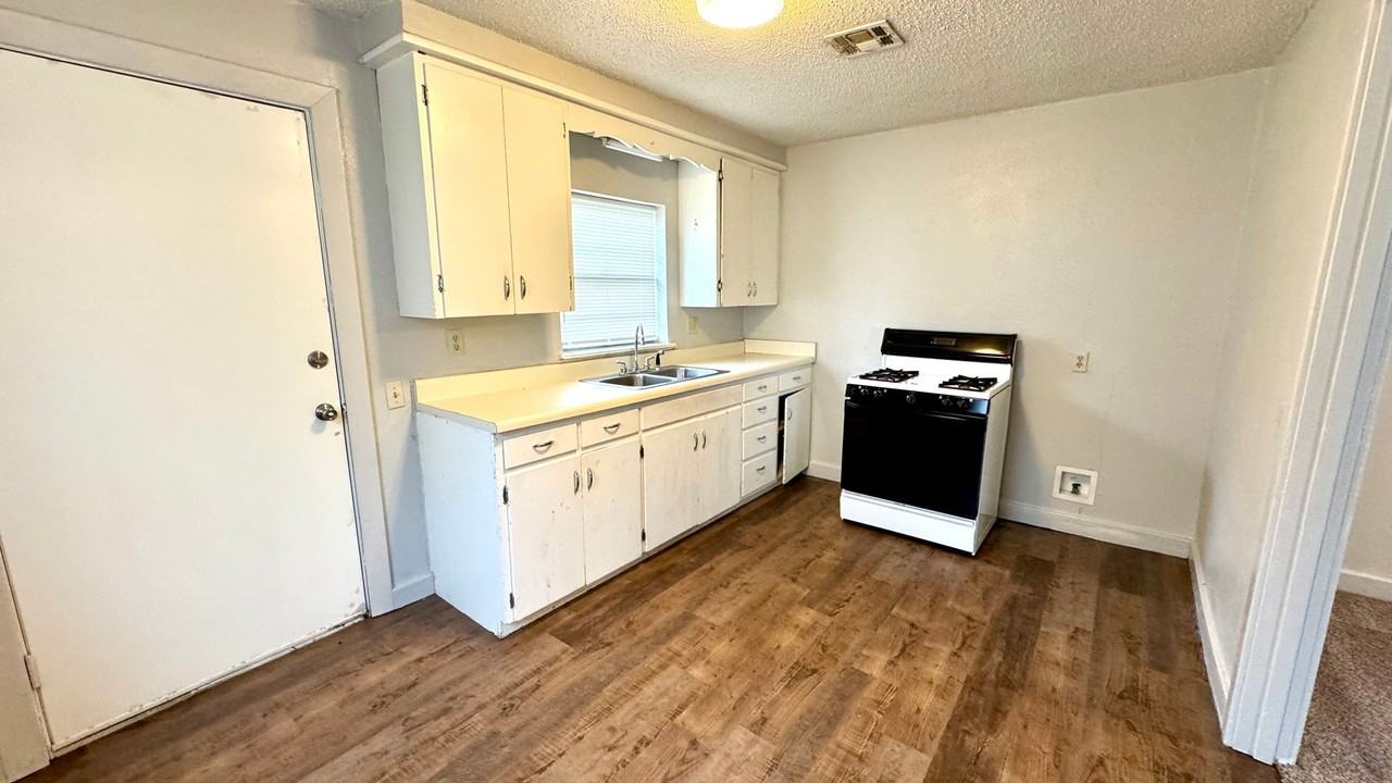 372 J Ave - Photo 4 of 13