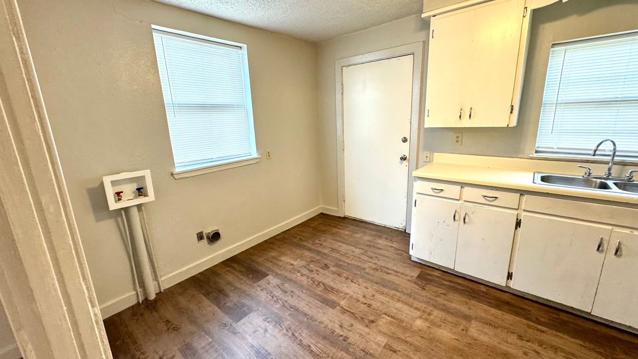 372 J Ave - Photo 5 of 13