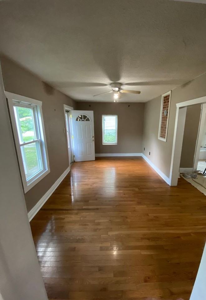 105 Clinton Dr - Photo 2 of 9