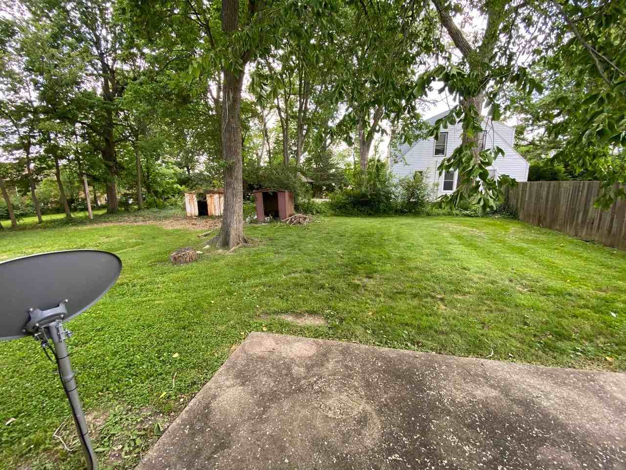 105 Clinton Dr - Photo 3 of 9