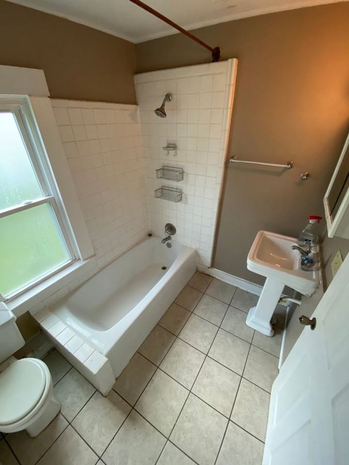 105 Clinton Dr - Photo 4 of 9