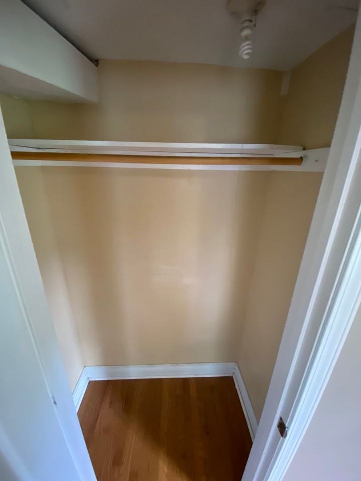 105 Clinton Dr - Photo 5 of 9