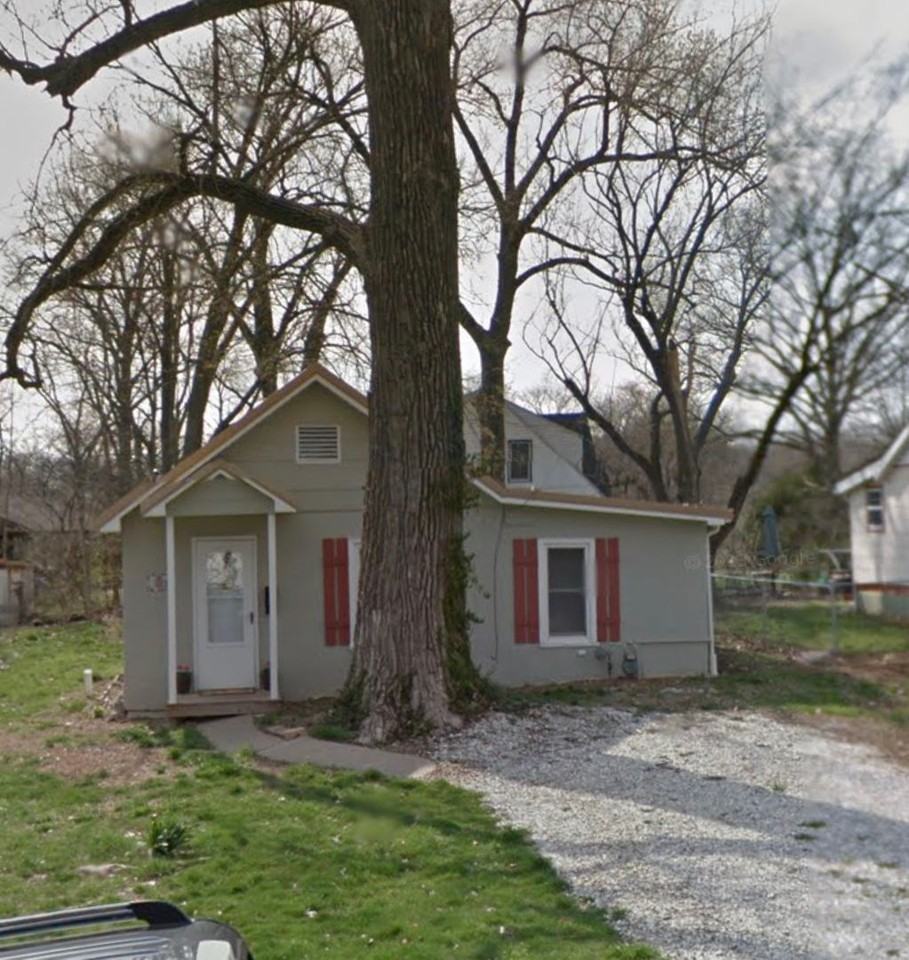 105 Clinton Dr - Photo 7 of 9