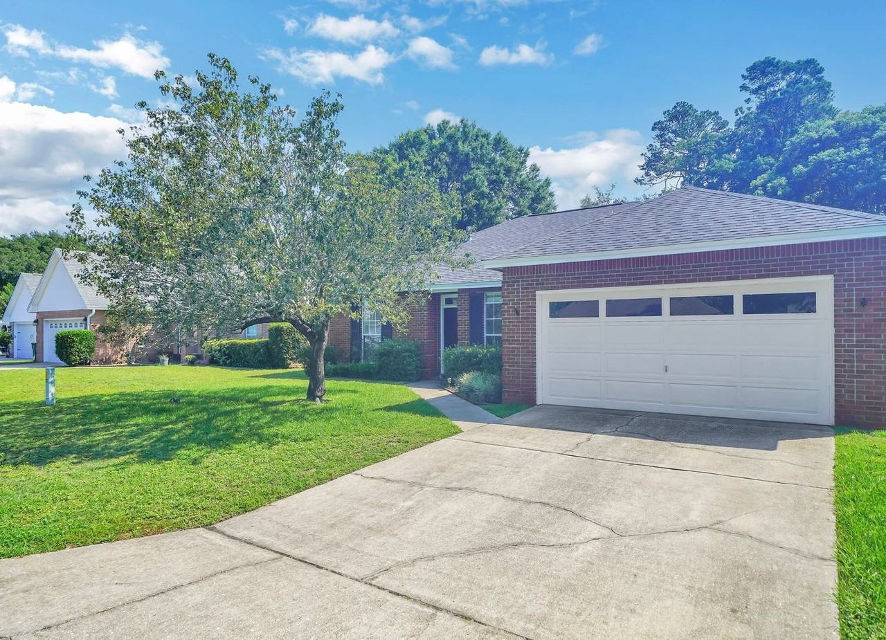 4469 Parkwood Sq - Photo 2 of 37