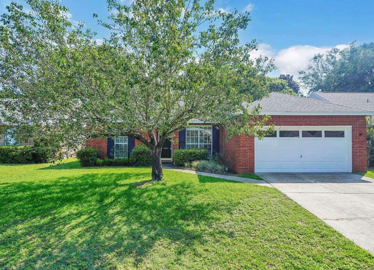 4469 Parkwood Sq - Photo 3 of 37