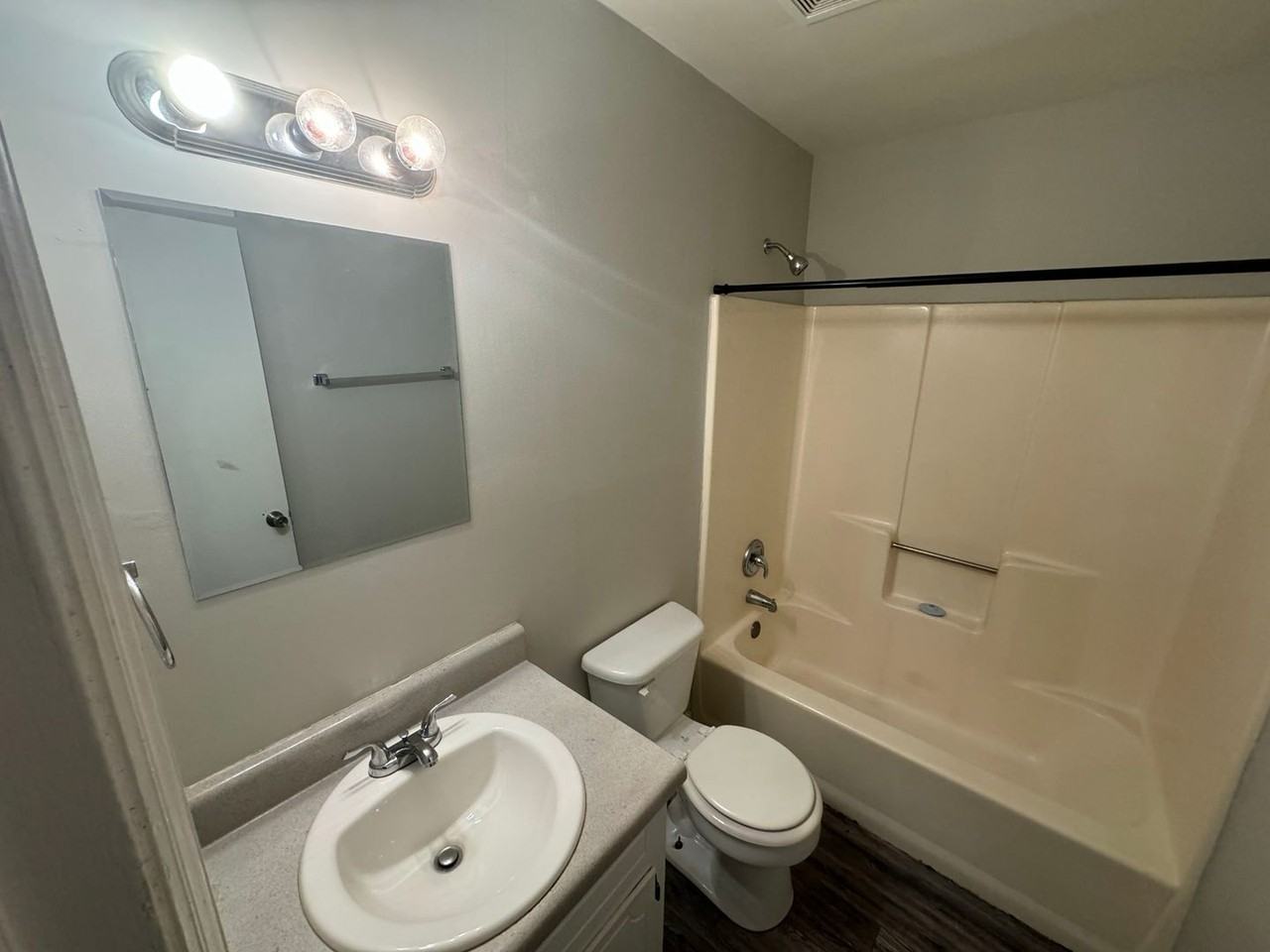 110 Chalet North Ct - Photo 7 of 8