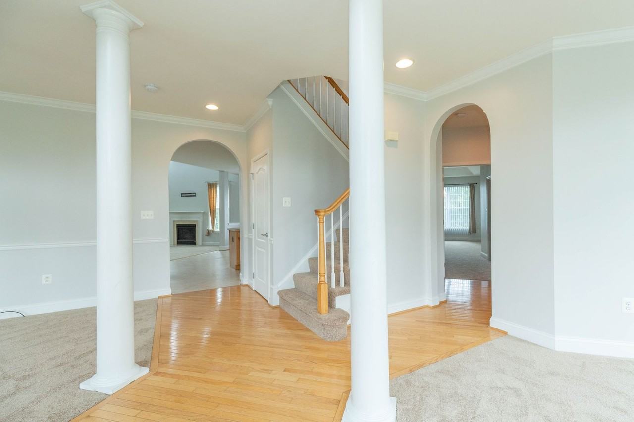 391 Sheerer Dr - Photo 5 of 50