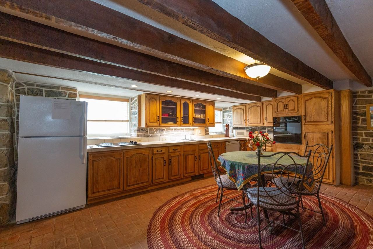 568 Smithfield Ln - Photo 5 of 26
