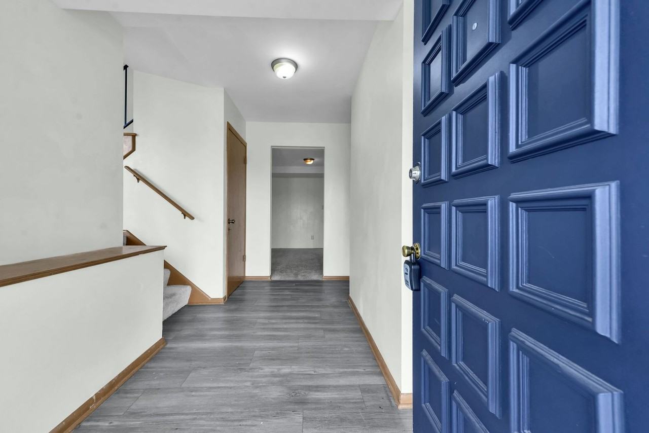 2032 Northcliff Dr - Photo 2 of 16
