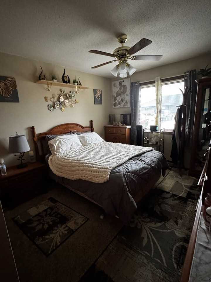558 Braund St - Photo 2 of 6