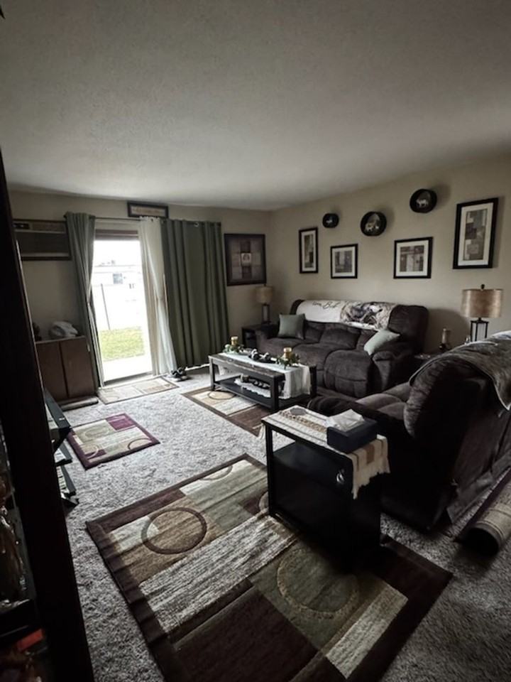 558 Braund St - Photo 6 of 6