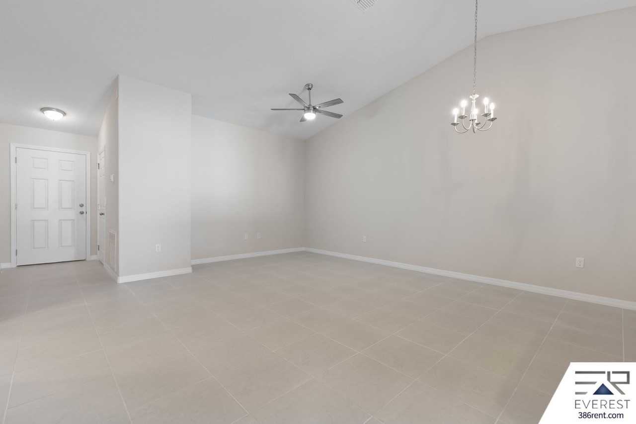13 Squadron Pl #B - Photo 6 of 34