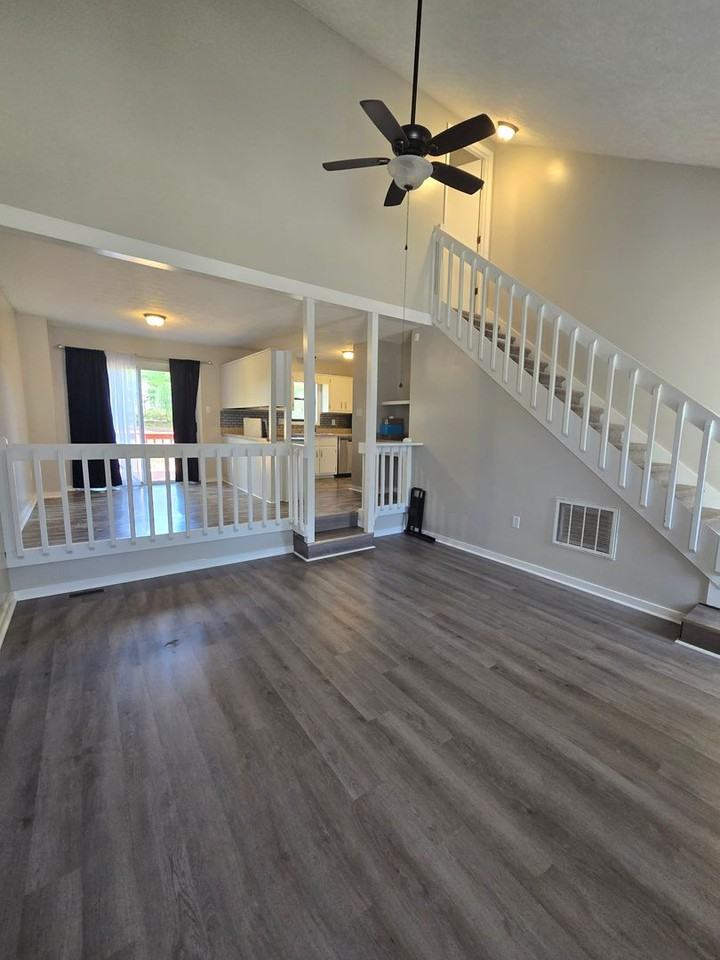 6484 Kelmscot Ct - Photo 3 of 15