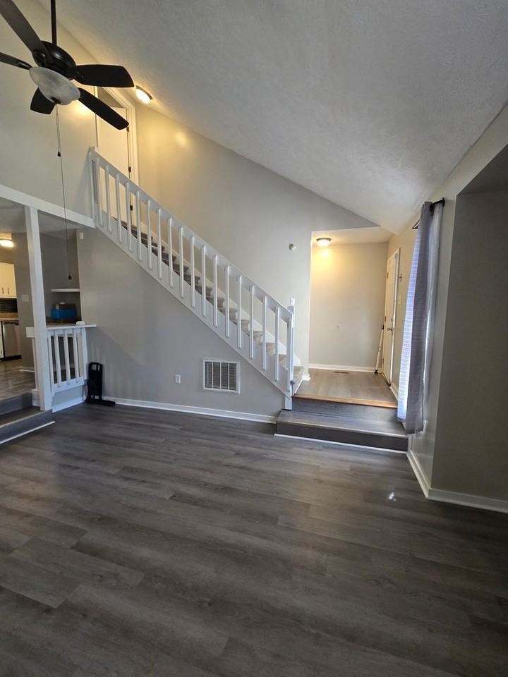 6484 Kelmscot Ct - Photo 5 of 15