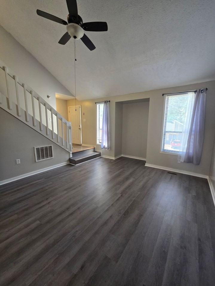 6484 Kelmscot Ct - Photo 6 of 15