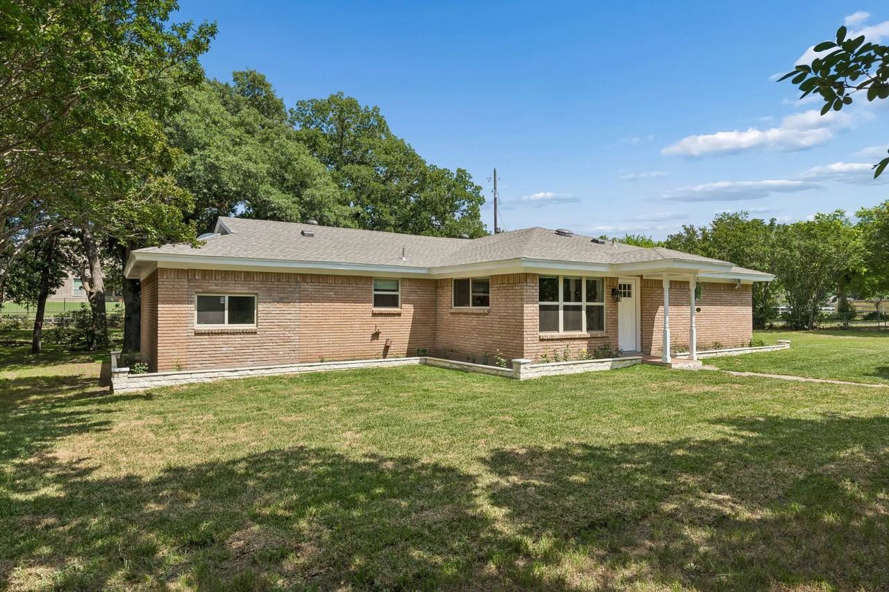 1212 W Murphy Rd - Photo 2 of 25