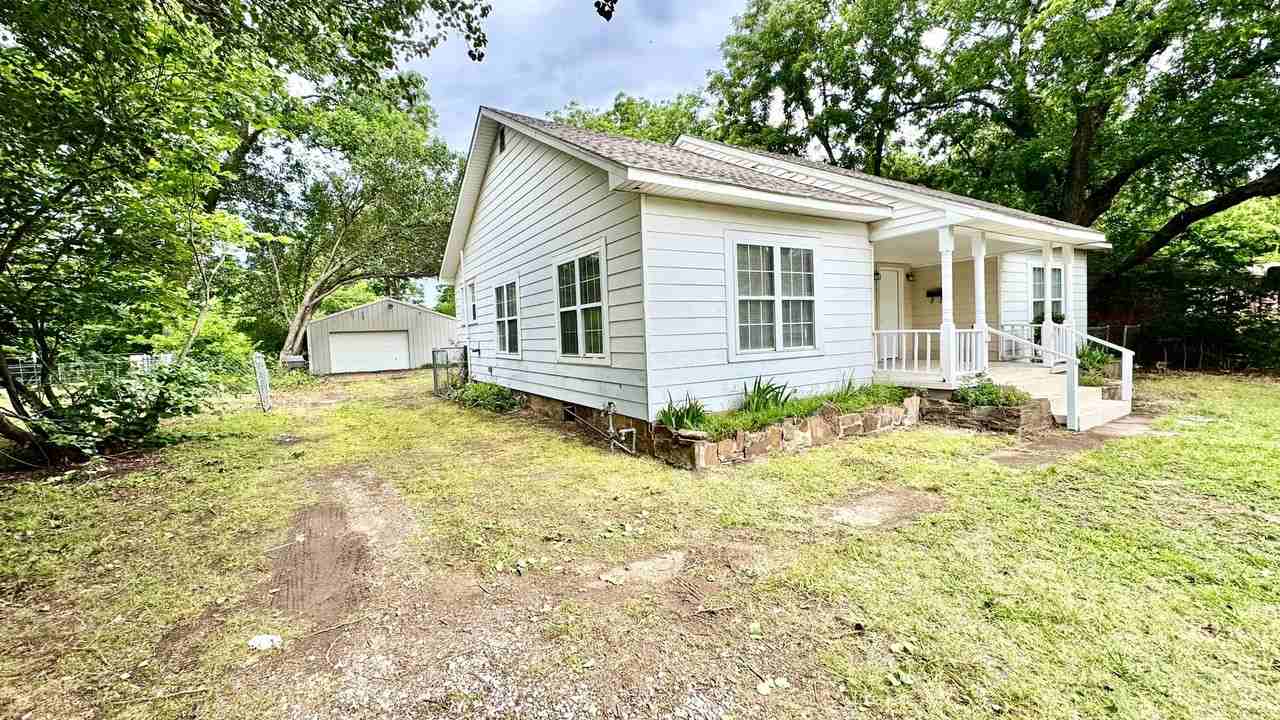 43 Townsend Ave - Photo 2 of 21