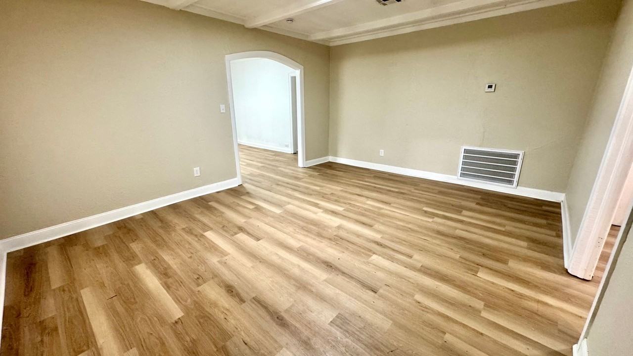 43 Townsend Ave - Photo 3 of 21