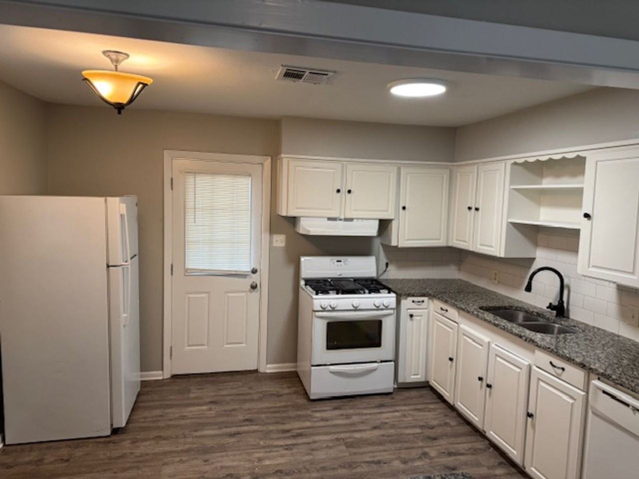 1711 San Saba St - Photo 5 of 11
