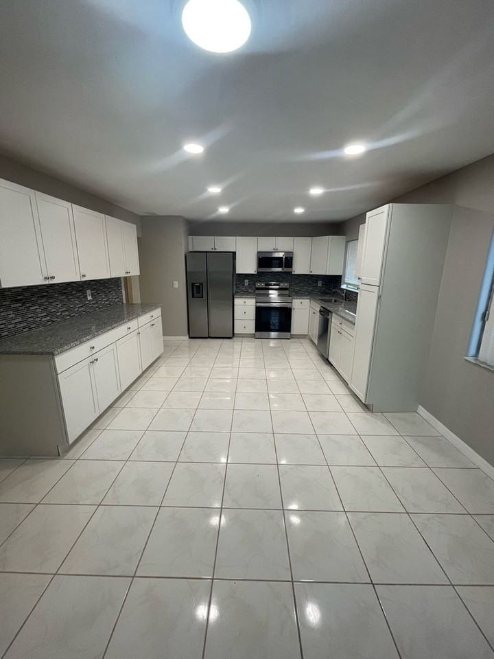 4246 Hokan Ave - Photo 6 of 26