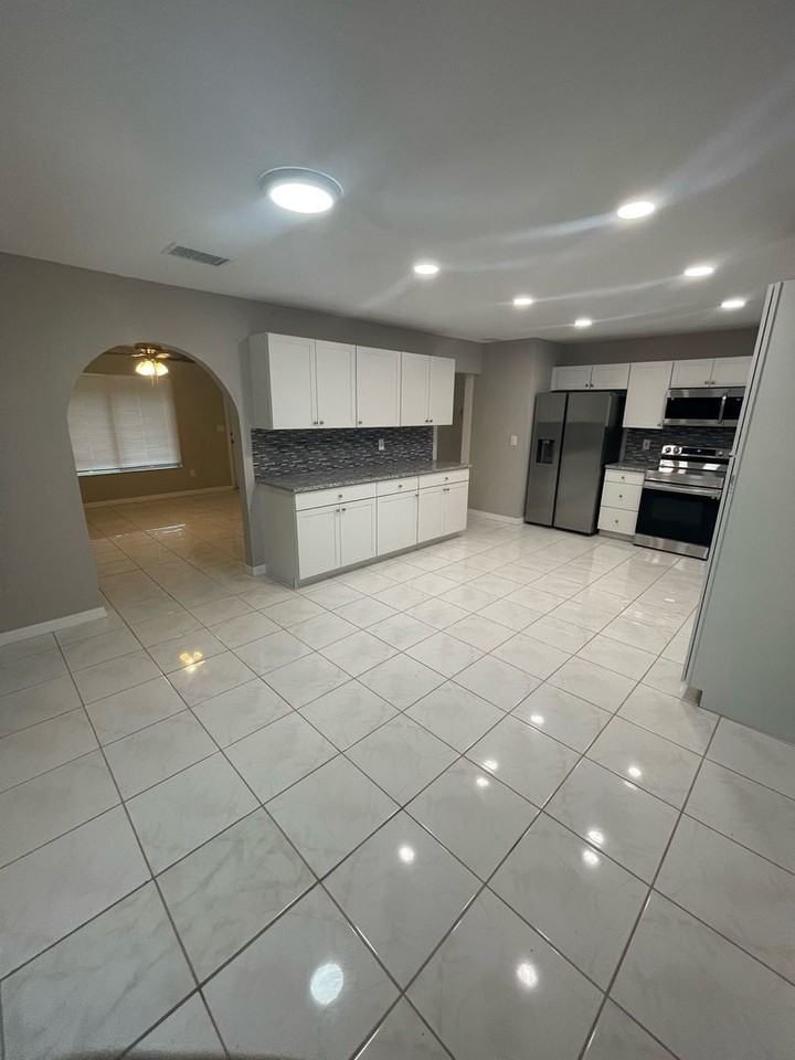 4246 Hokan Ave - Photo 7 of 26