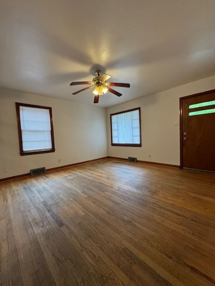 908 N Audubon Ave - Photo 2 of 11