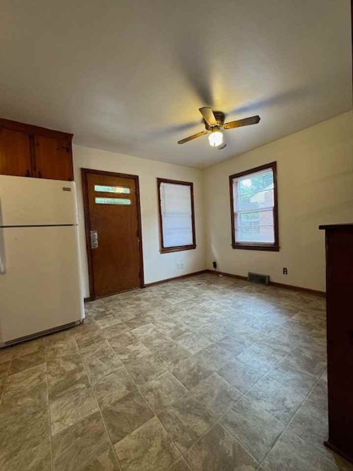 908 N Audubon Ave - Photo 4 of 11