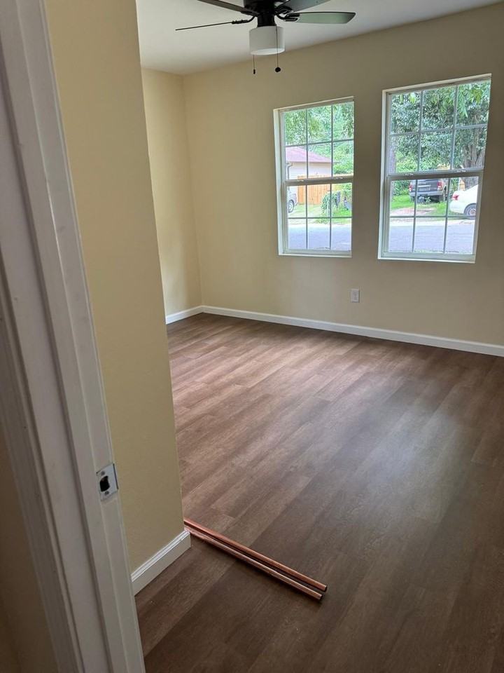 172 Roosevelt Rd - Photo 5 of 9